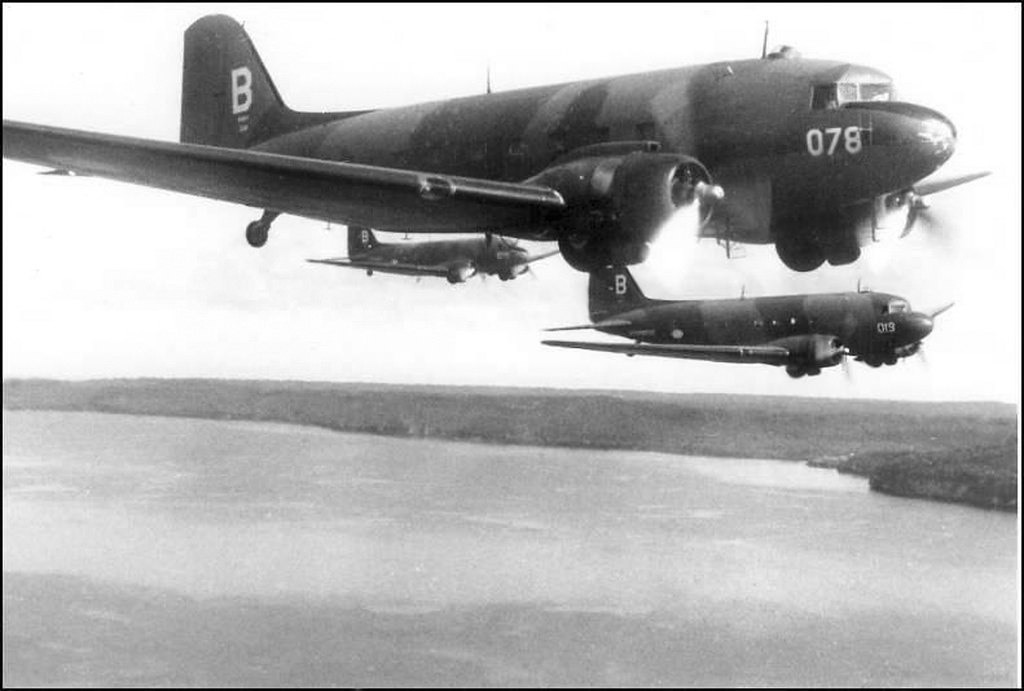 Naam: formatievliegen dakota nieuw guinea.jpg
Bekeken: 499
Grootte: 90,8 KB