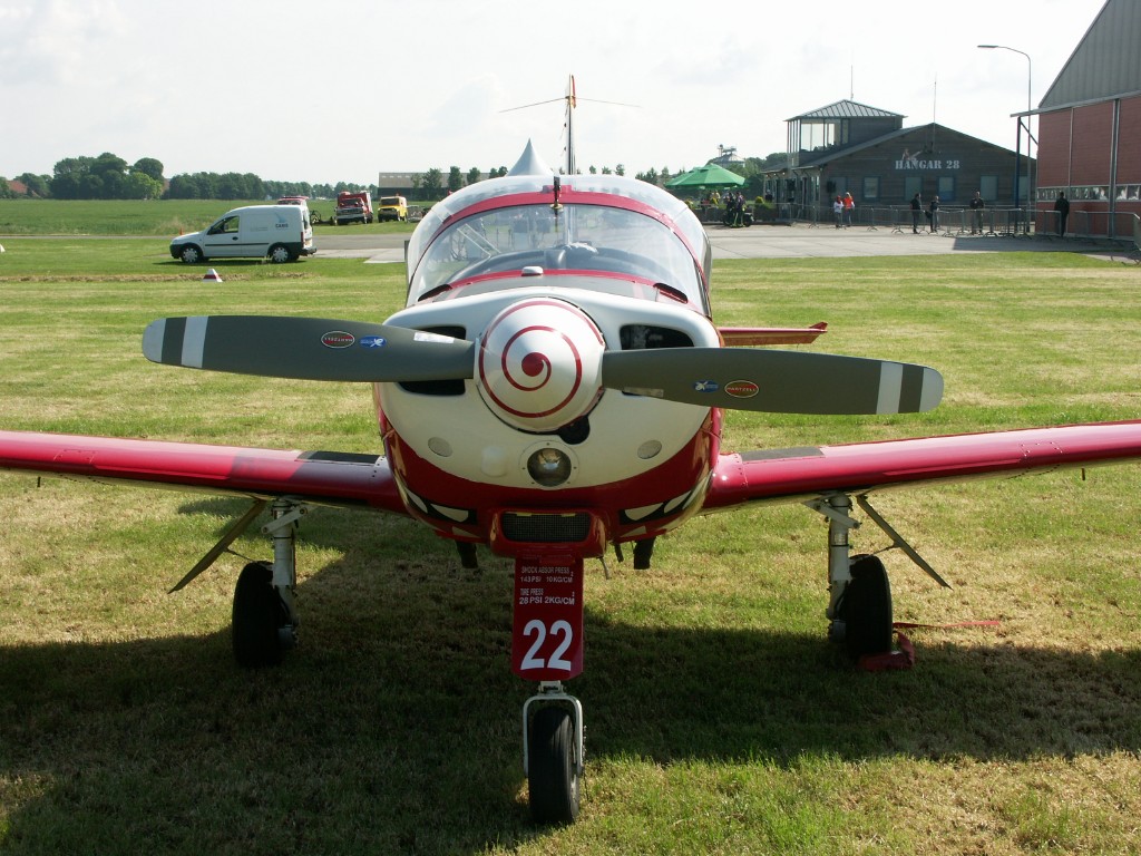 Naam: SIAI-Marchetti SF.260M ST-22 (1).jpg
Bekeken: 4121
Grootte: 224,6 KB