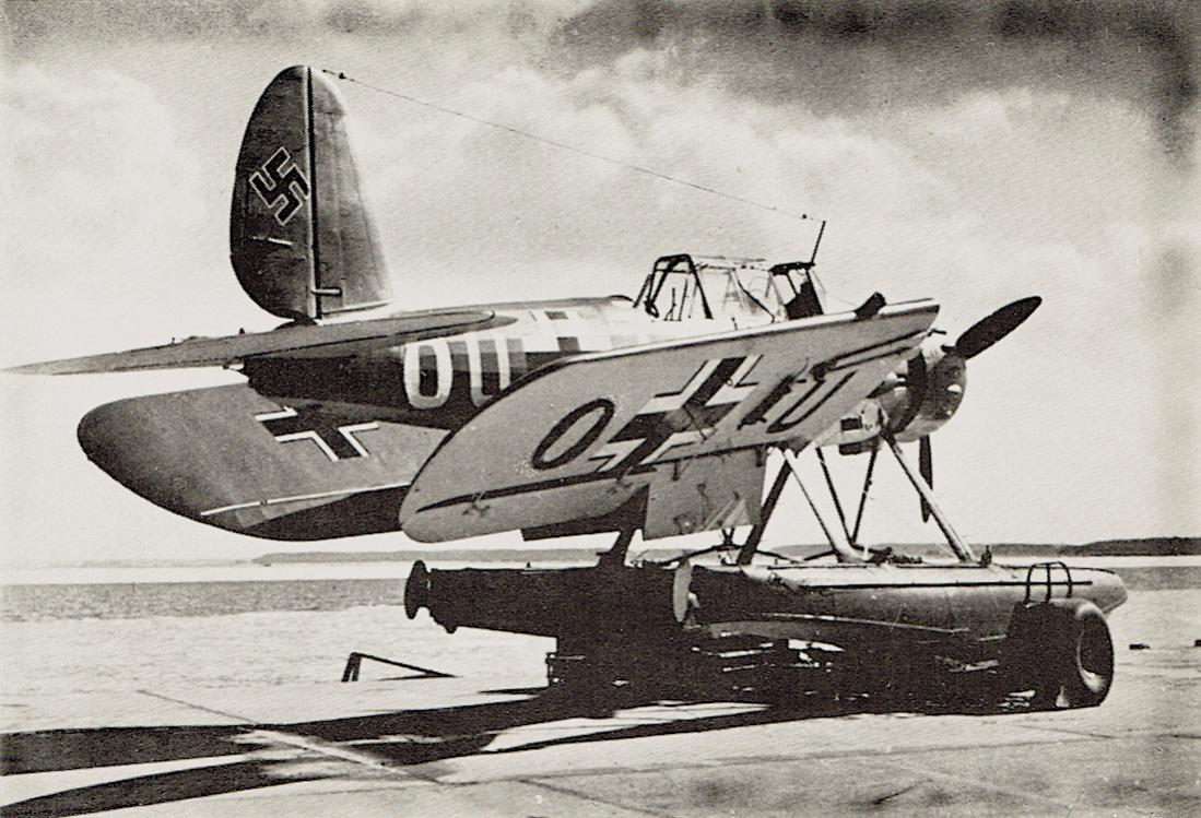 Naam: Foto 435. 'OU+AR'. Arado Ar 196A-2. DUBBEL?, kopie 1100.jpg
Bekeken: 908
Grootte: 134,7 KB