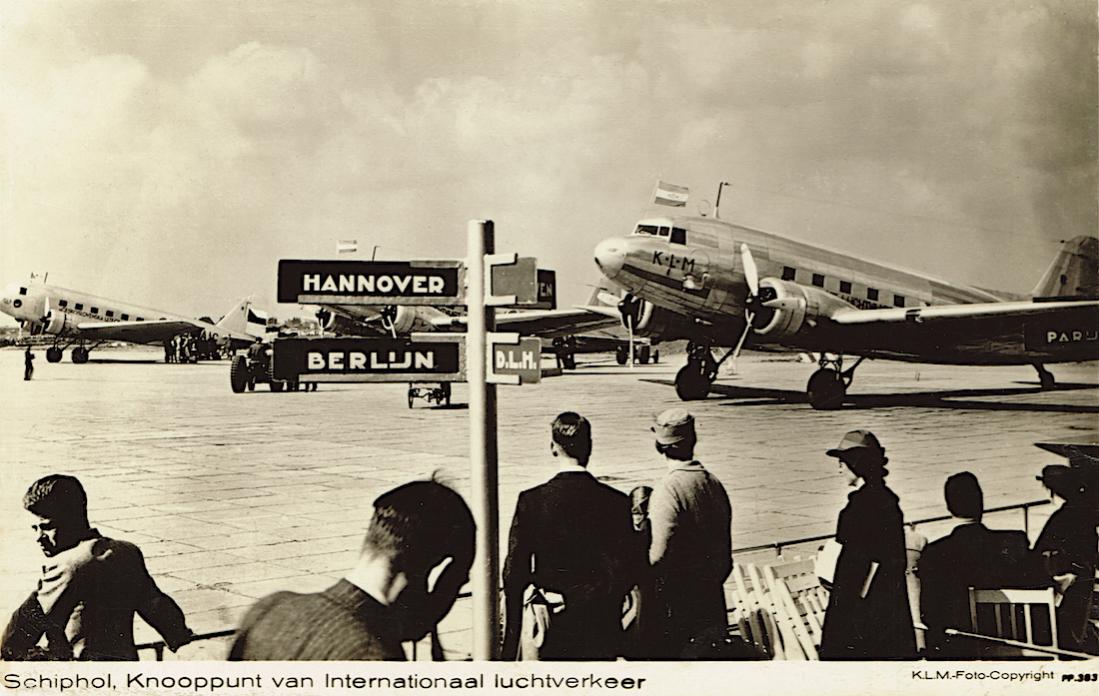 Naam: Kaart 679. Schiphol, knooppunt van internationaal luchtverkeer. Richtingaanwijzer Schiphol, kopi.jpg
Bekeken: 864
Grootte: 106,2 KB