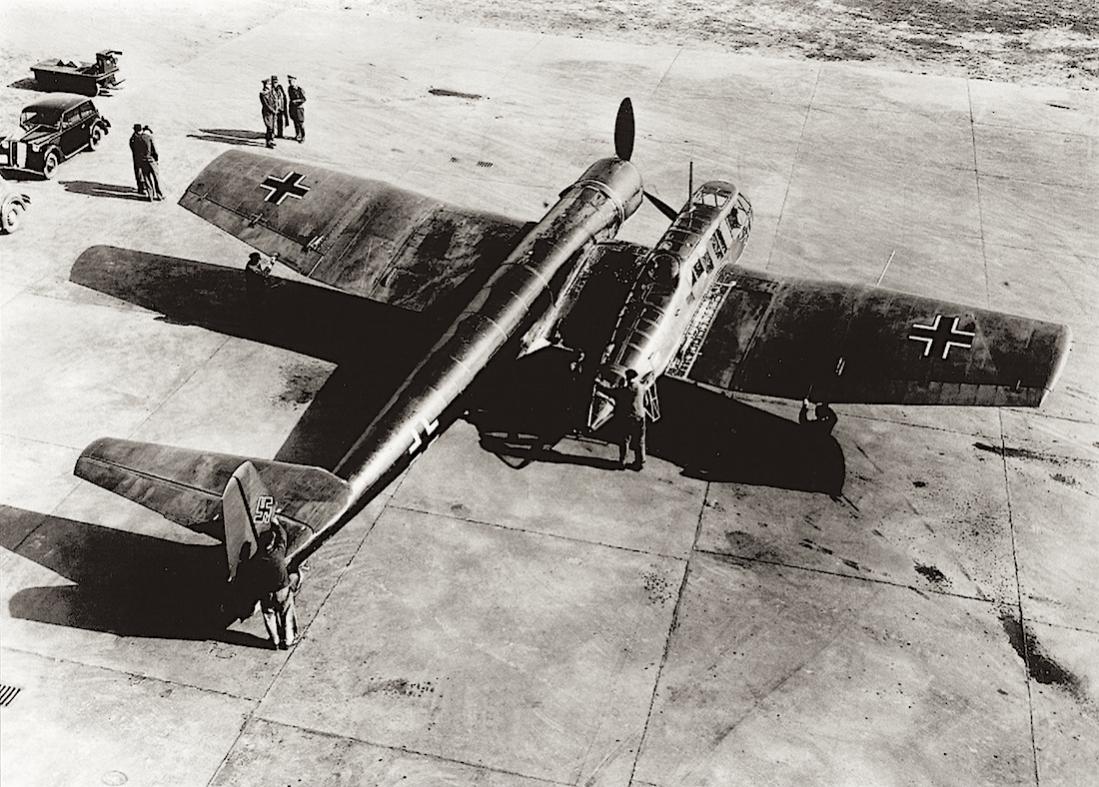 Naam: Foto 438. Blohm und Voss Bv 141 V12 (pre serie BV 141 B-0), kopie 1100.jpg
Bekeken: 533
Grootte: 154,7 KB