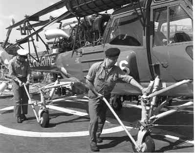Naam: wasp in de hangaar brengen.jpg
Bekeken: 1364
Grootte: 23,7 KB
