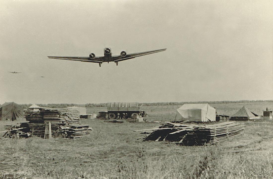 Naam: Foto 439. Meerdere Ju-52 op komst. Ergens in Rusland, kopie 1100.jpg
Bekeken: 1037
Grootte: 93,8 KB