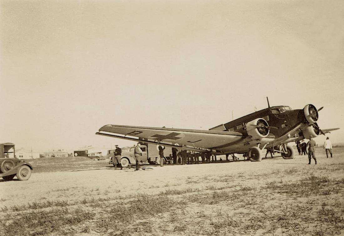 Naam: Foto 443. BJ+YB. Ju-52:3m. Build by ATG. San.Flug.Ber.8 (Sanitts-Flugbereitschaft 8), kopie 110.jpg
Bekeken: 1044
Grootte: 93,4 KB