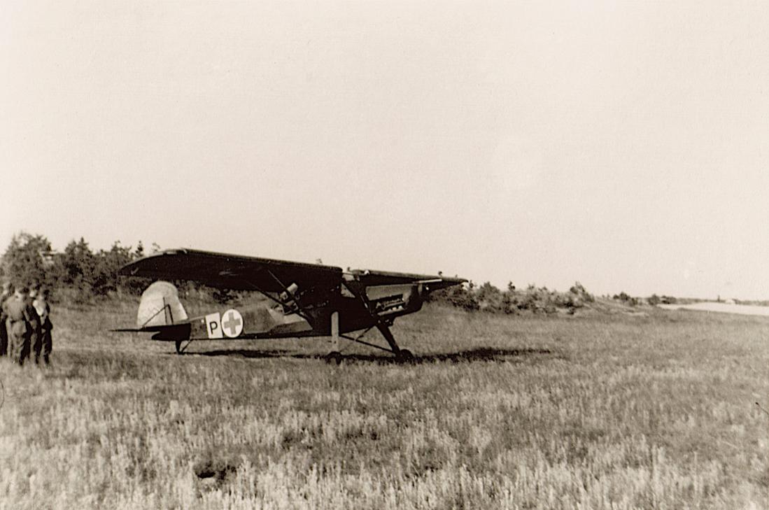 Naam: Foto 445. '.P+M.' Fieseler Storch. Gewondentransport, kopie 1100.jpg
Bekeken: 1048
Grootte: 89,9 KB