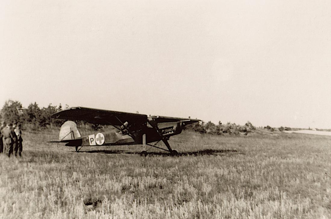 Naam: Foto 445. '.P+M.' Fieseler Storch. Gewondentransport, kopie 1100.jpg
Bekeken: 839
Grootte: 89,9 KB