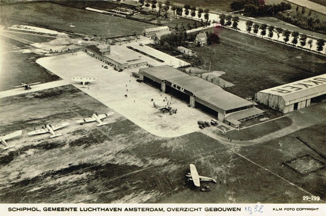 Naam: Kaart 687. Luchtfoto Schiphol, plm. 1932, kopie 1100.jpg
Bekeken: 1215
Grootte: 158,5 KB