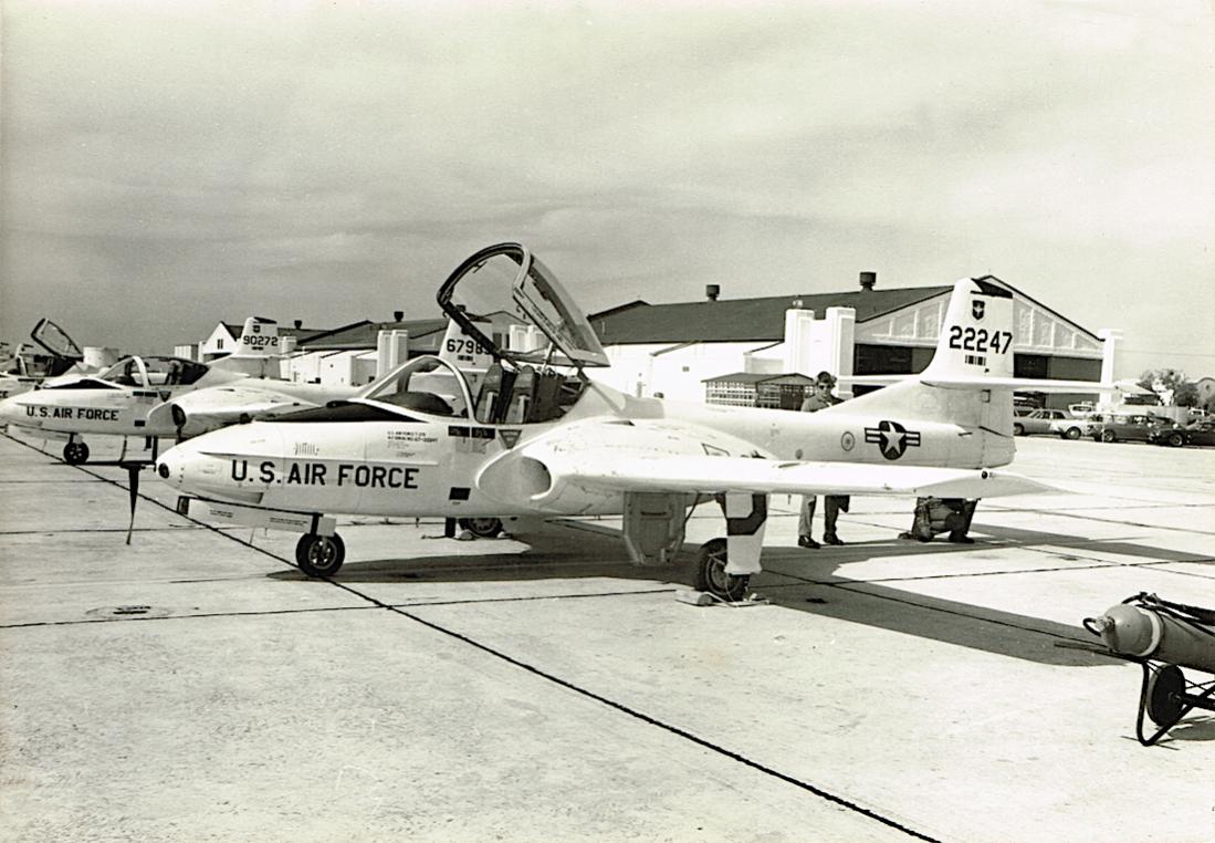 Naam: Foto 504. Cessna T-37B Tweety Bird. 67-22247 (MSN 41053). To AMARC as AATE3018, 2006, kopie 1100.jpg
Bekeken: 546
Grootte: 114,7 KB