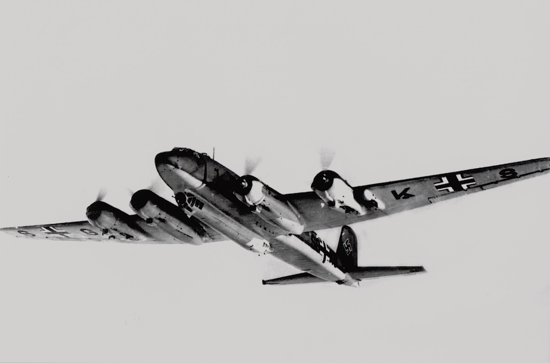 Naam: Foto 456. 'SG+KS' (later F8+AB). Focke Wulf Fw 200-C3 (C3:U2?) Condor (Werknr 0043) (2.:KG 40 e.jpeg
Bekeken: 789
Grootte: 311,7 KB