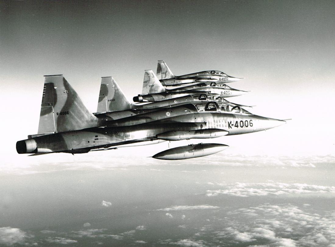 Naam: Foto 131. Northrop NF-5B formatie.jpg
Bekeken: 1476
Grootte: 92,2 KB
