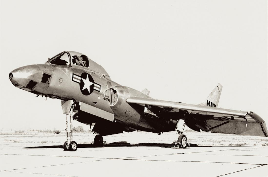 Naam: Foto 513. Vought F7U-3P Cutlass (129749). Fotoverkenner, 12 exemplaren gebouwd, kopie 1100.jpg
Bekeken: 583
Grootte: 61,5 KB