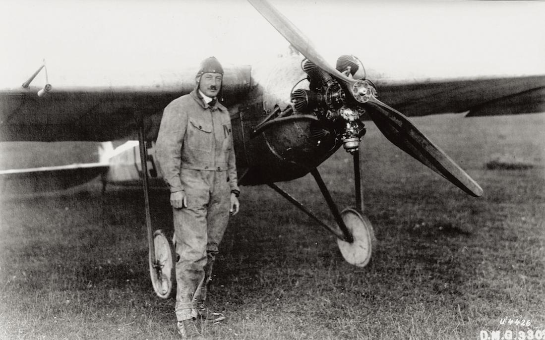 Naam: Foto 386. Daimler L 15 met Martin Schrenk voor het toestel, kopie 1100.jpg
Bekeken: 696
Grootte: 109,2 KB