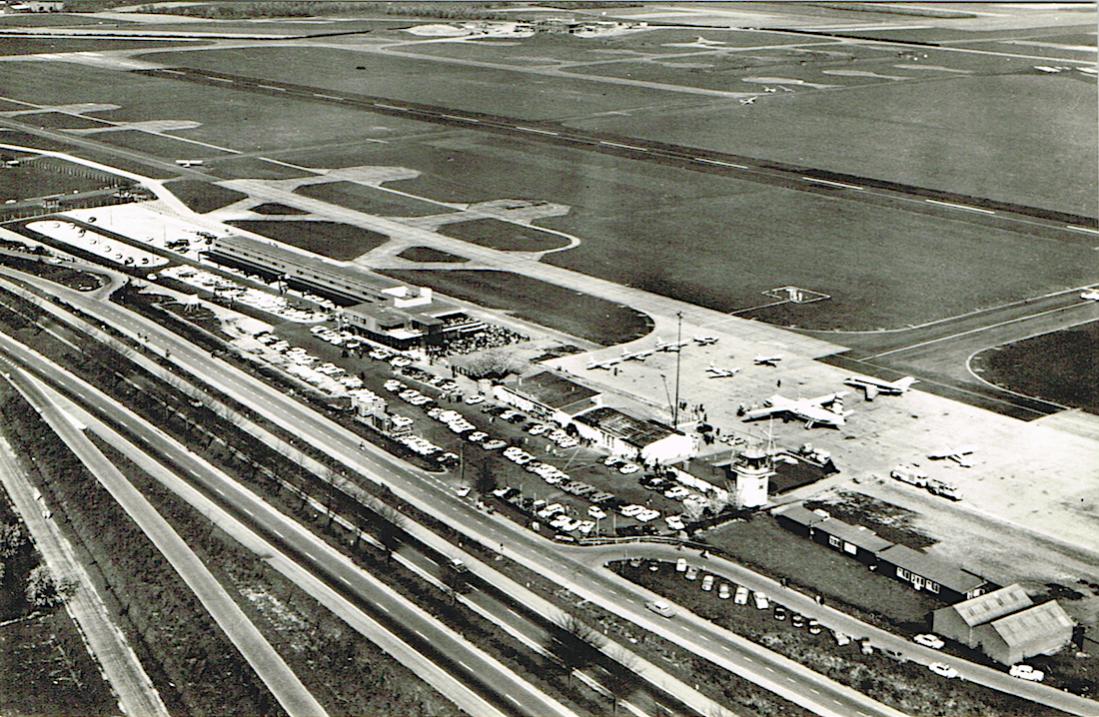 Naam: Kaart 699. Luchtfoto van Luchthaven Zuid-Limburg (nu Maastricht Aachen Airport), kopie 1100.jpg
Bekeken: 748
Grootte: 186,1 KB