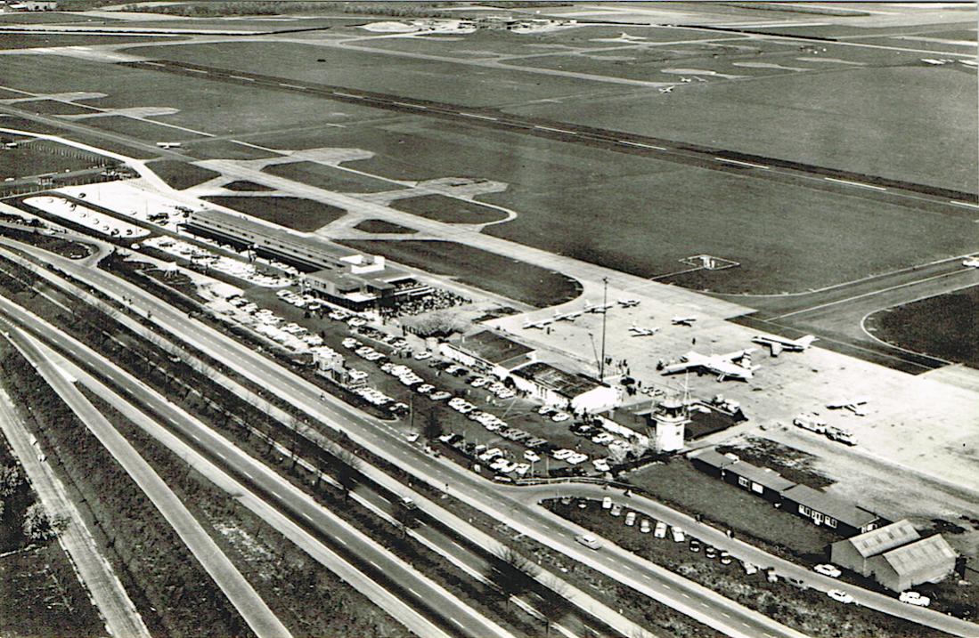 Naam: Kaart 699. Luchtfoto van Luchthaven Zuid-Limburg (nu Maastricht Aachen Airport), kopie 1100.jpg
Bekeken: 746
Grootte: 186,1 KB