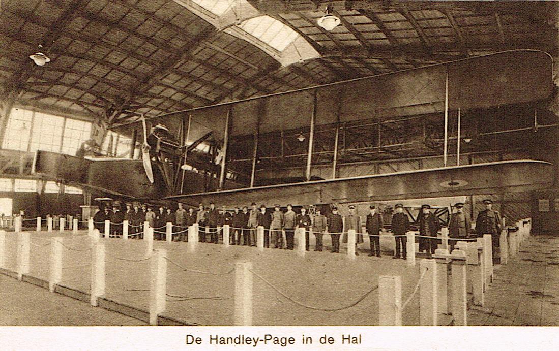 Naam: Kaart 700. E.L.T.A. 1919. De Handley-Page in de Hal, kopie 1100.jpg
Bekeken: 730
Grootte: 169,8 KB