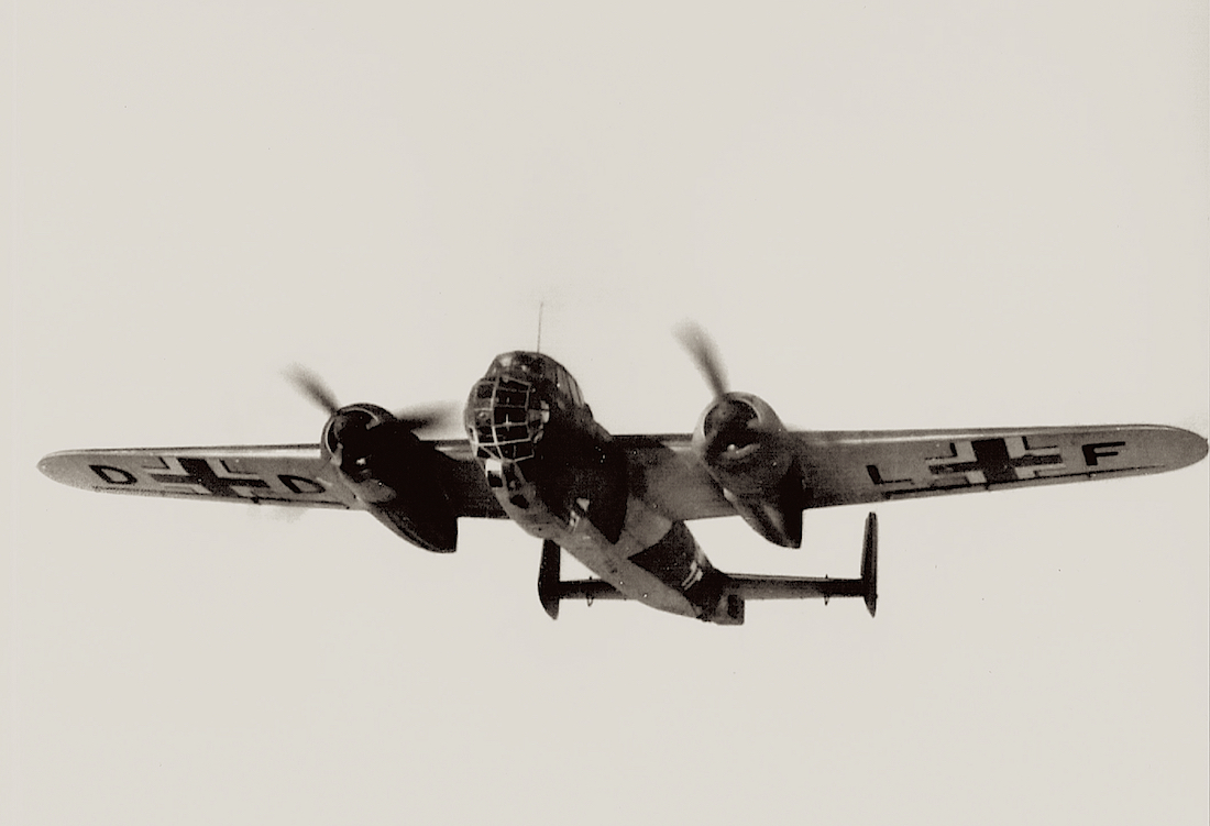 Naam: Foto 463. DD+LF (vkz F8+HP). Dornier Do 217 E-1. WNr. 1006. KG40, kopie 1100.jpeg
Bekeken: 847
Grootte: 460,5 KB