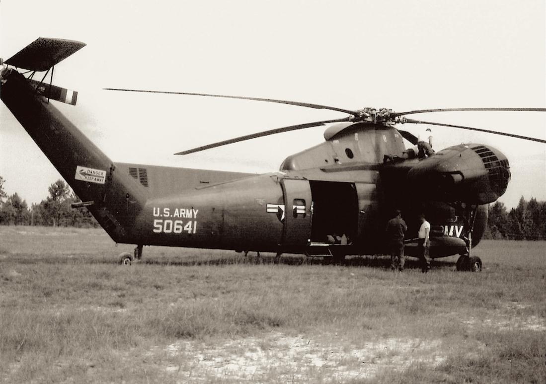 Naam: Foto 537. Sikorsky (S-56) H-37A-SI Mojave (55-0641), modernised to CH-37B standard in 1962, kopi.jpg
Bekeken: 672
Grootte: 93,5 KB