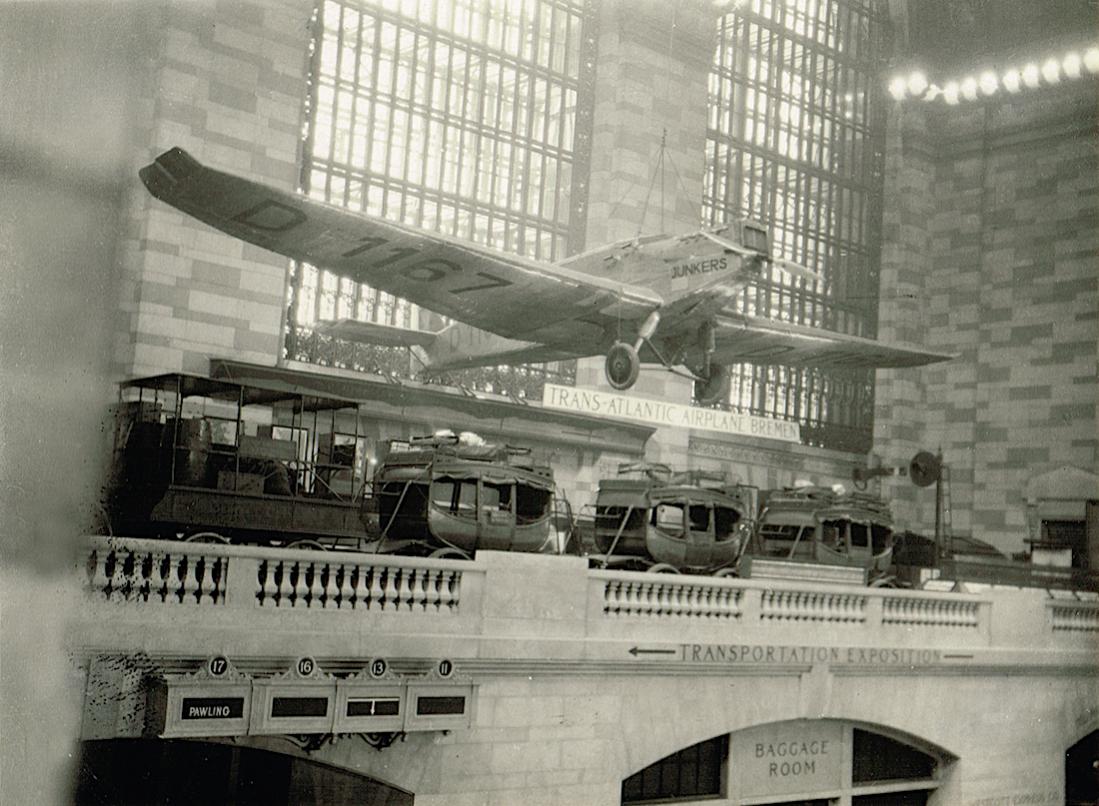 Naam: Foto 391. D-1167 hangend in de hal van het spoorwegstation Grand Central Terminal te New York, k.jpg
Bekeken: 477
Grootte: 131,1 KB