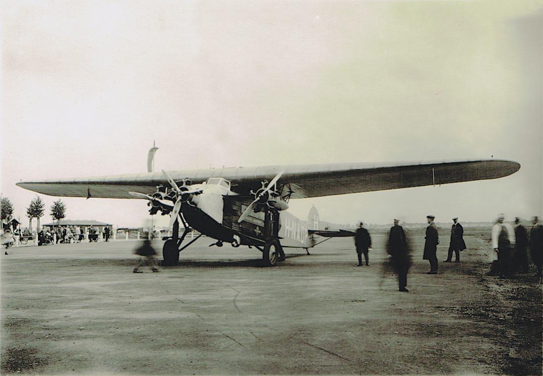 Naam: Foto 188. H-NADP. Fokker F.VIIa te Bremen, kopie 1100.jpg
Bekeken: 784
Grootte: 95,6 KB