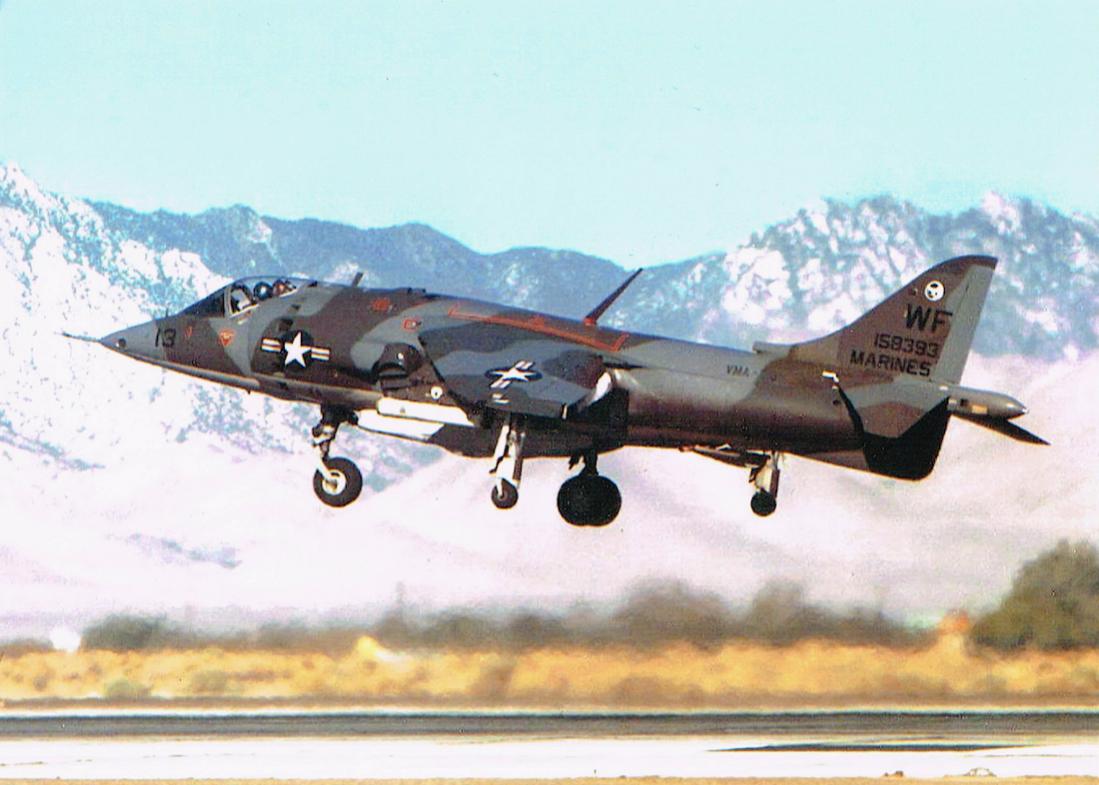 Naam: Foto 551. Hawker Siddeley AV-8A Harrier. MSN 712088-10. RAF XW653, 1971 to USMC as 158393. Conve.jpg
Bekeken: 807
Grootte: 88,7 KB