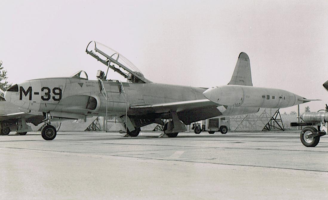 Naam: Foto 134. 'M-39'. Lockheed T-33A, kopie 1100.jpg
Bekeken: 935
Grootte: 76,2 KB