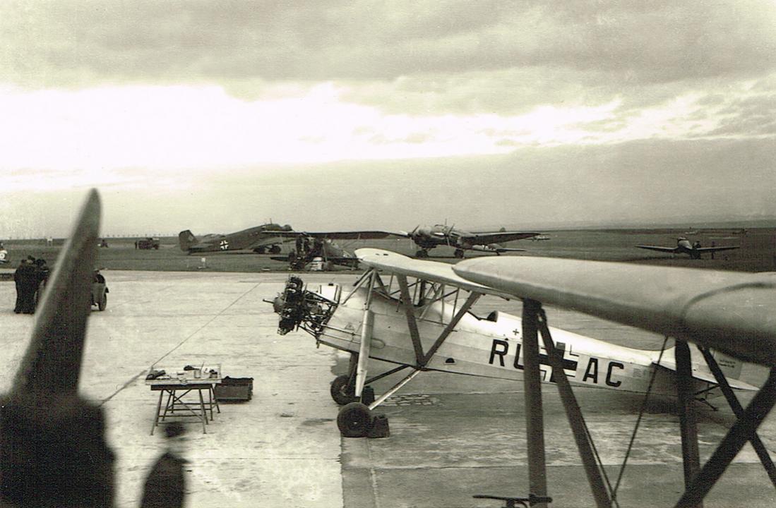 Naam: Foto 470. RU+AC. Hopfner HS 9 (later Hirtenberg HS.9). Oostenrijkse Beute na de %22Anschluss%22,.jpg
Bekeken: 1054
Grootte: 104,4 KB