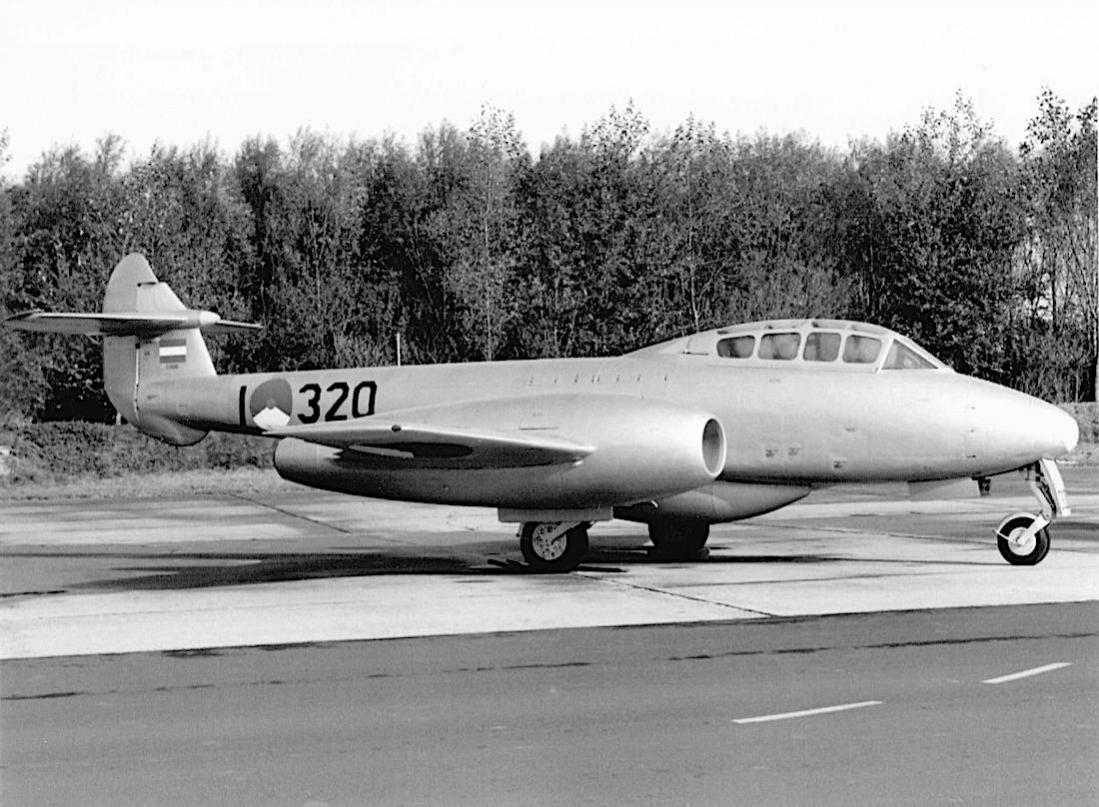 Naam: Foto 136. 'I-320'. Gloster Meteor T.Mk.7, kopie 1100.jpg
Bekeken: 1167
Grootte: 132,9 KB