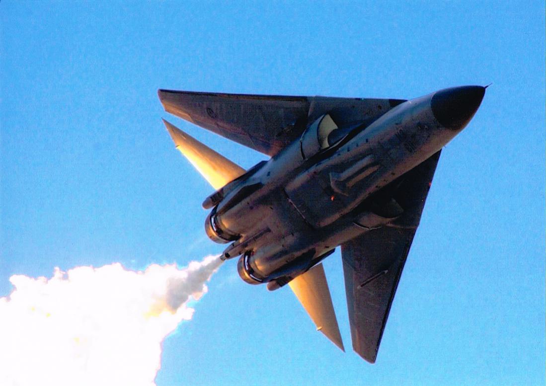Naam: Foto 557. General Dynamics F-111 Aardvark, kopie 1100.jpg
Bekeken: 786
Grootte: 84,6 KB