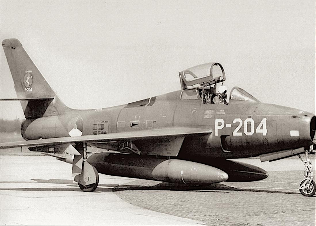 Naam: Foto 140. 'P-204'. Republic F-84F Thunderstreak, kopie 1100.jpg
Bekeken: 770
Grootte: 118,2 KB