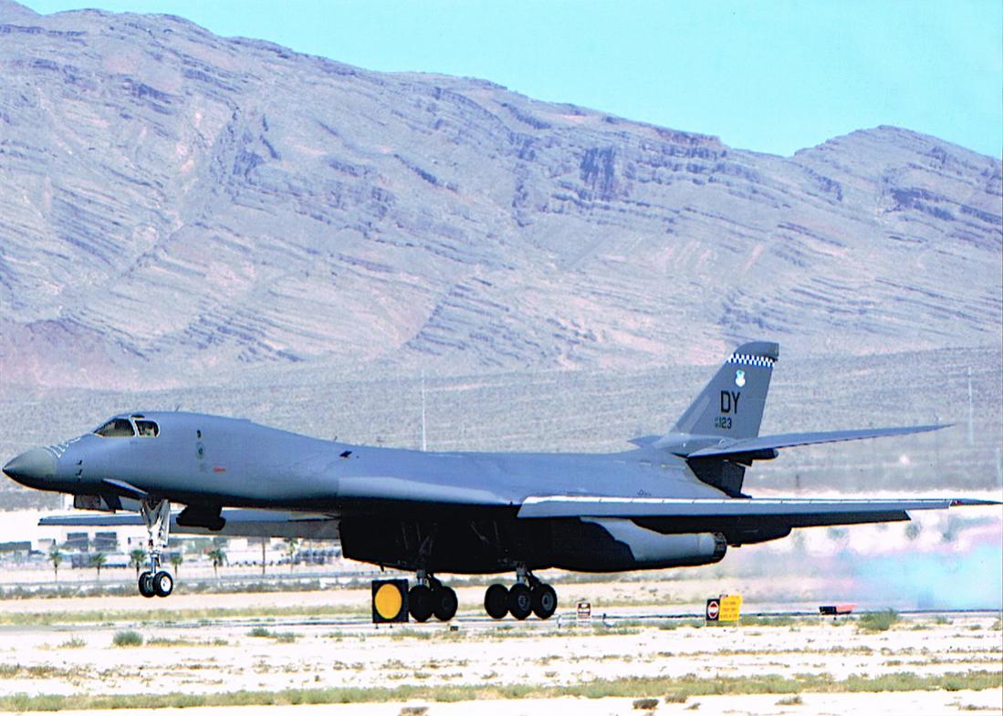 Naam: Foto 560. Rockwell (now Boeing) B-1 Lancer, kopie 1100.jpg
Bekeken: 442
Grootte: 126,4 KB