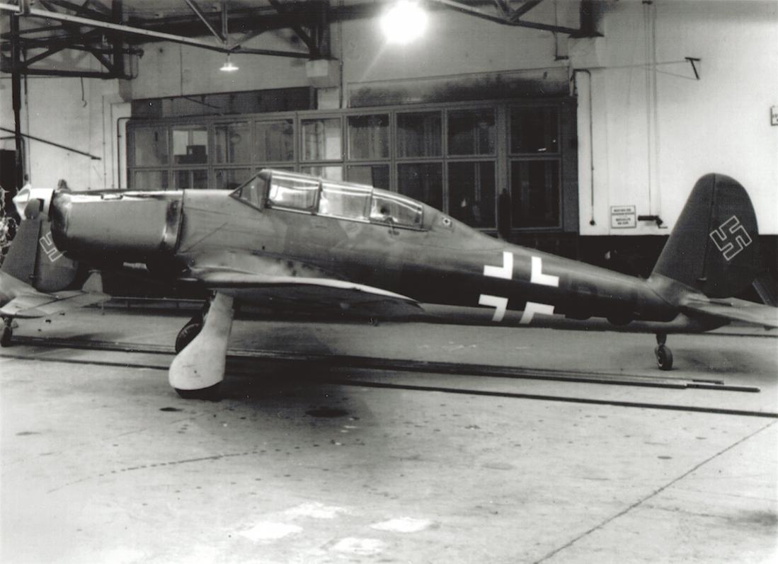 Naam: Foto 474. Arado Ar 96. Een van de eerste Ar 96 toestellen in de Letov fabriek, Tsjecho-Slowakijk.jpg
Bekeken: 825
Grootte: 87,8 KB
