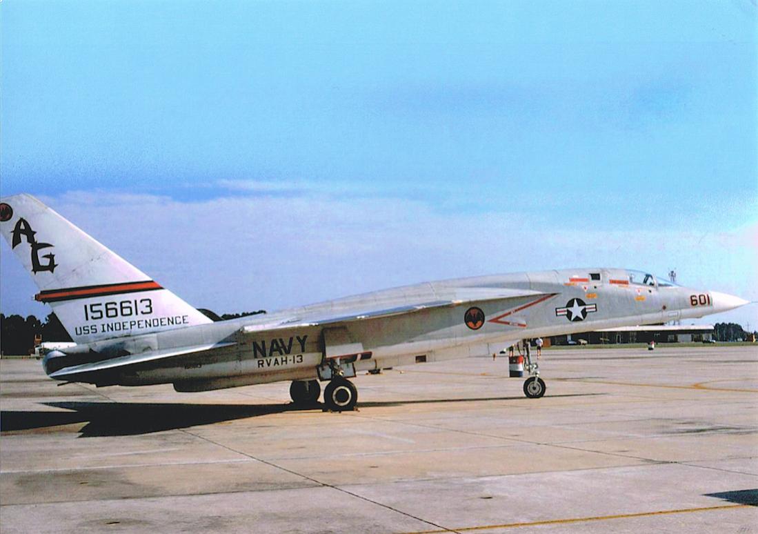 Naam: Foto 563. North American RA-5C Vigilante. (156613 : MSN 316-6) van RVAH-13 (Reconnaissance Attac.jpg
Bekeken: 387
Grootte: 86,5 KB