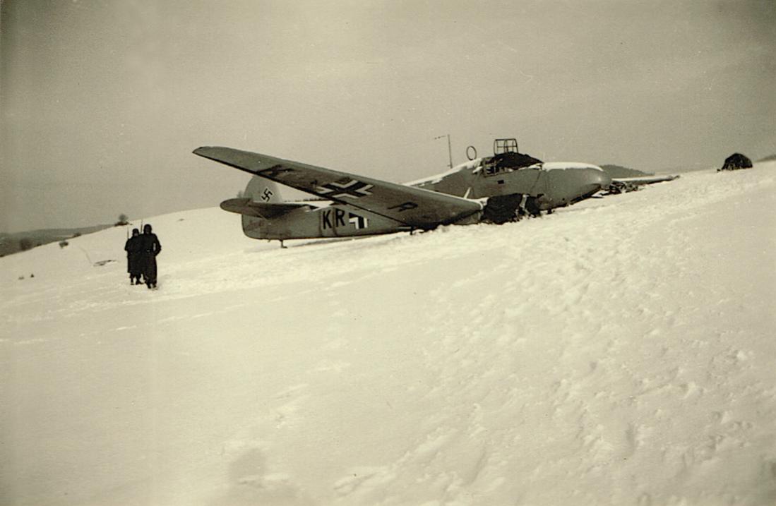 Naam: Foto 475. KR+CT (Werknr 058390, andere bron 058389) van FFS A:B 23. Weihe crash -1, kopie 1100.jpg
Bekeken: 882
Grootte: 64,6 KB