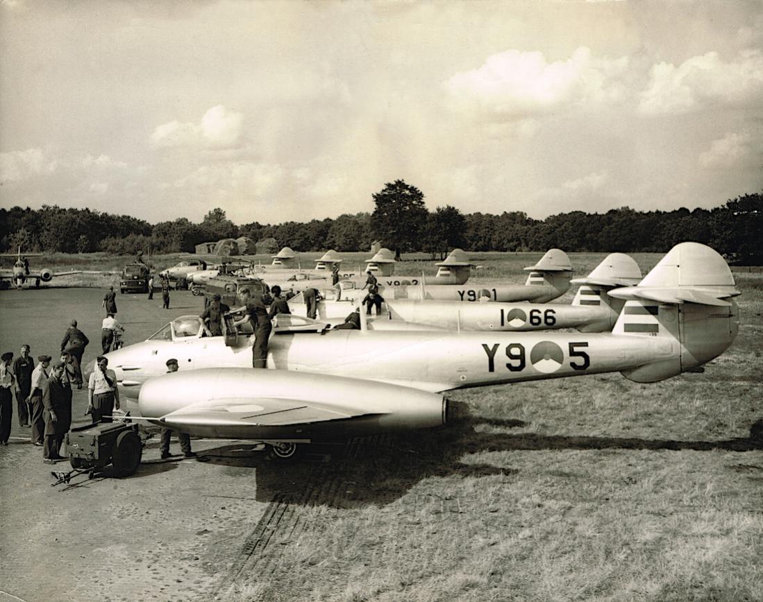 Naam: Foto 143. Oefening Cupola, Meteor F.Mk.4, Twenthe -1, kopie 1100.jpg
Bekeken: 1315
Grootte: 144,5 KB