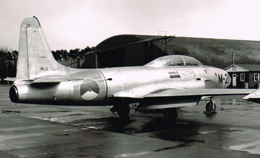Naam: Foto 144. 'M-21'. Lockheed T-33A, kopie 1100.jpg
Bekeken: 844
Grootte: 89,8 KB