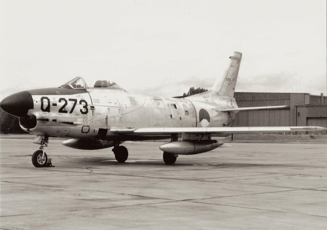 Naam: Foto 145. 'Q-273'. North American F-86K Sabre (bijnaam %22Kaasjager%22), kopie 1100.jpg
Bekeken: 1107
Grootte: 67,8 KB