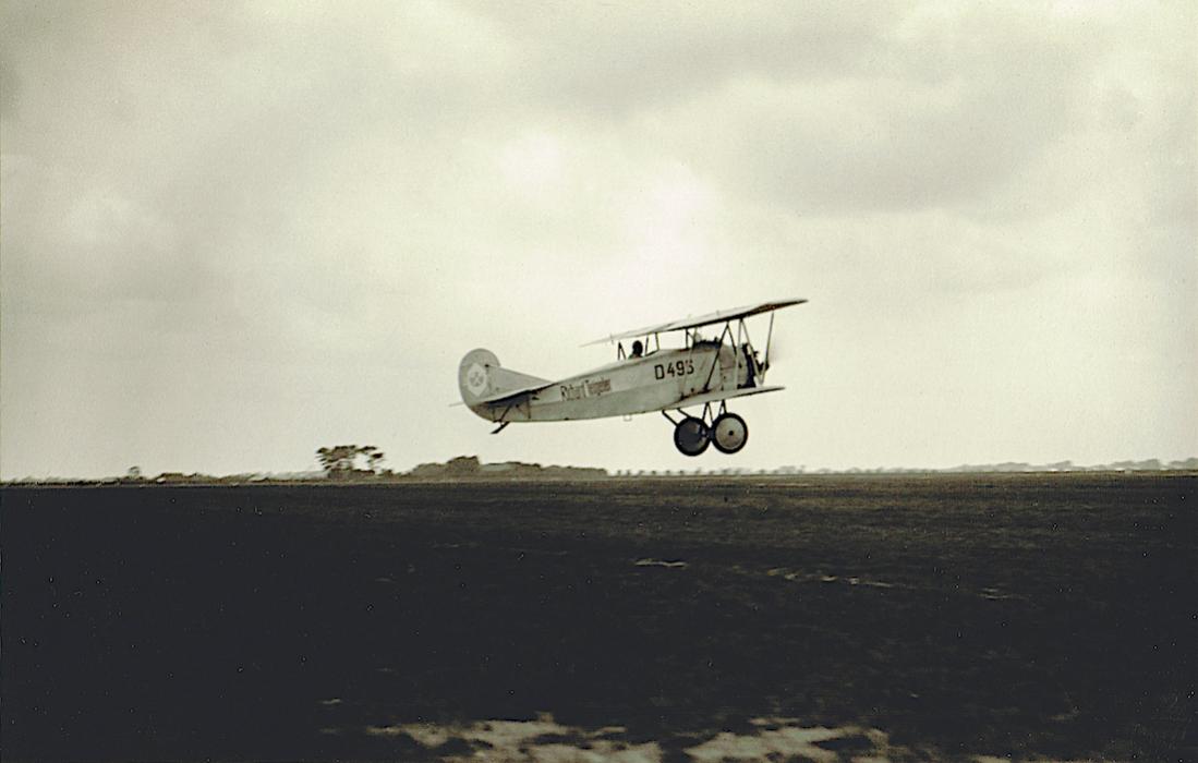 Naam: Foto 400. D-496 startend, kopie 1100.jpg
Bekeken: 756
Grootte: 55,9 KB