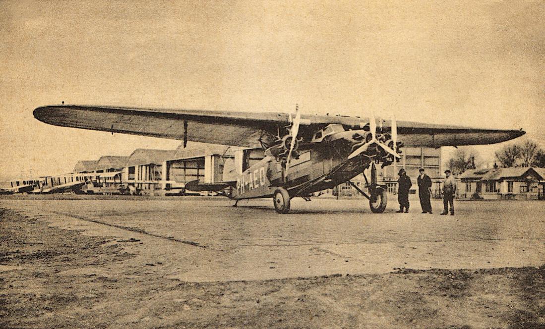 Naam: Kaart 714. 'H-NAEO:PH-AEO'. Fokker F.VIIb, kopie 1100.jpg
Bekeken: 611
Grootte: 157,3 KB