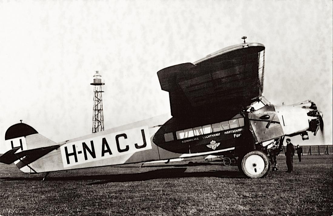 Naam: Foto 193. H-NACJ (PH-ACJ). Fokker F.VII op Waalhaven kopie.jpg
Bekeken: 768
Grootte: 114,3 KB