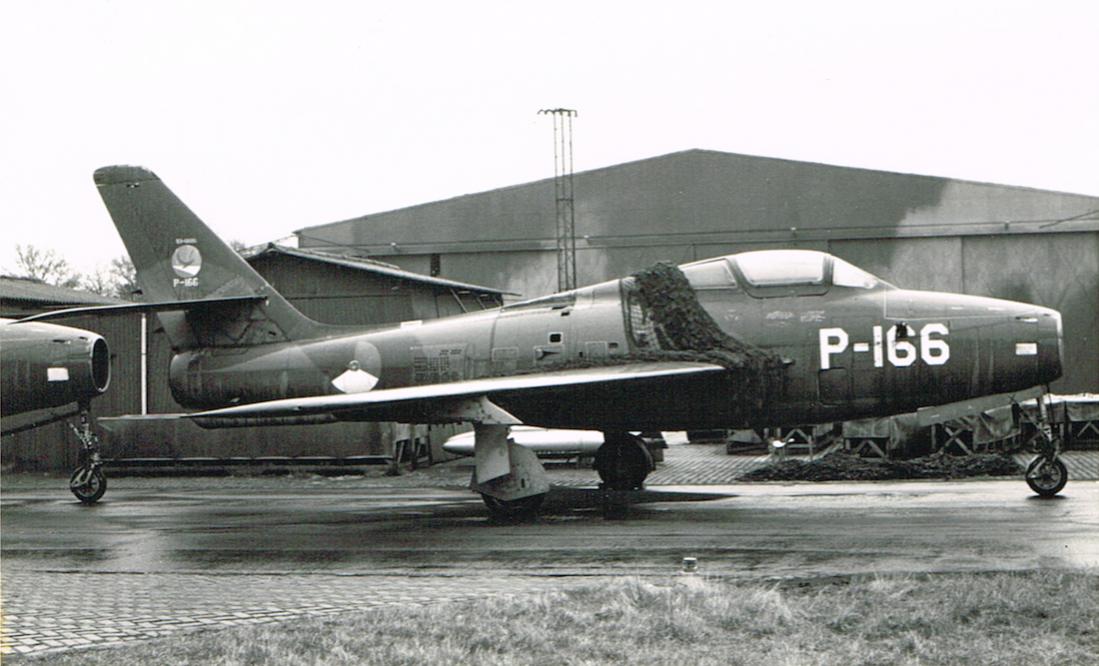 Naam: Foto 147. 'P-166'. Republic F-84F Thunderstreak, kopie 1100.jpg
Bekeken: 1461
Grootte: 93,8 KB