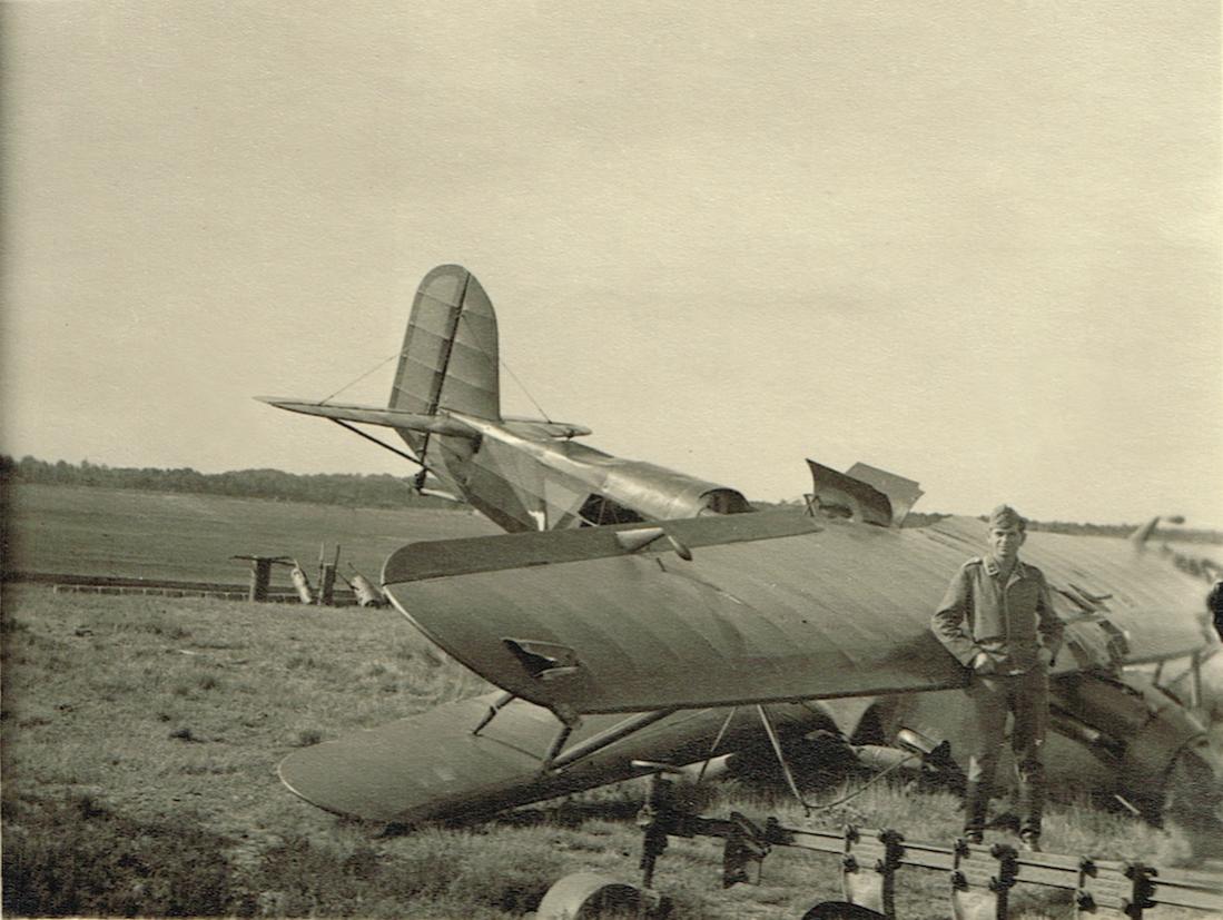 Naam: Foto 95. Wrak '207', Fokker D.XVII op Soesterberg, kopie 1100.jpg
Bekeken: 820
Grootte: 114,0 KB