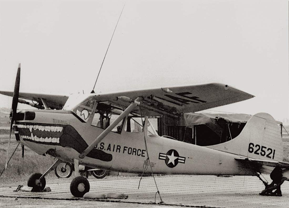 Naam: Foto 584. Cessna L-19E Bird Dog (56-2521 : MSN 23643). Redesignated O-1E in 1962, kopie 1100.jpg
Bekeken: 366
Grootte: 100,5 KB