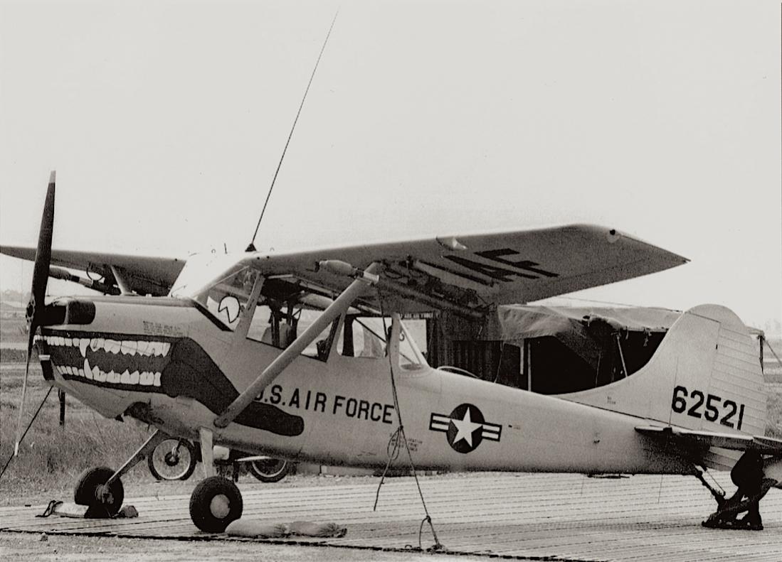 Naam: Foto 584. Cessna L-19E Bird Dog (56-2521 : MSN 23643). Redesignated O-1E in 1962, kopie 1100.jpg
Bekeken: 568
Grootte: 100,5 KB