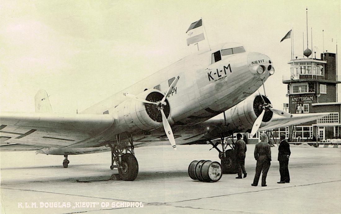 Naam: Kaart 716. PH-AKI 'Kievit'. Douglas DC-2 'Kievit', 1940 als Beute naar Duitsland als D-ADBK, kop.jpg
Bekeken: 561
Grootte: 103,8 KB