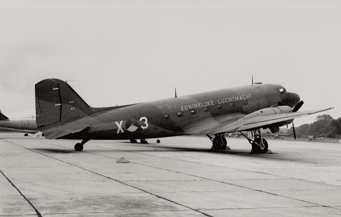 Naam: Foto 149. 'X-3'. Douglas C-47B Dakota. 31.3.1962 verongelukt bij noodlanding op zee, bemanning w.jpg
Bekeken: 1687
Grootte: 66,6 KB