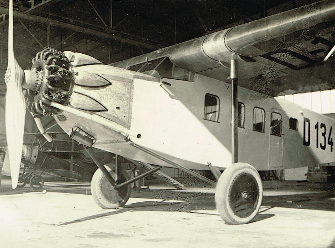 Naam: Foto 406. D-1342. Focke-Wulf A 17a 'Emden'. Foto heeft (water?)schade, kopie 1100.jpg
Bekeken: 535
Grootte: 134,5 KB