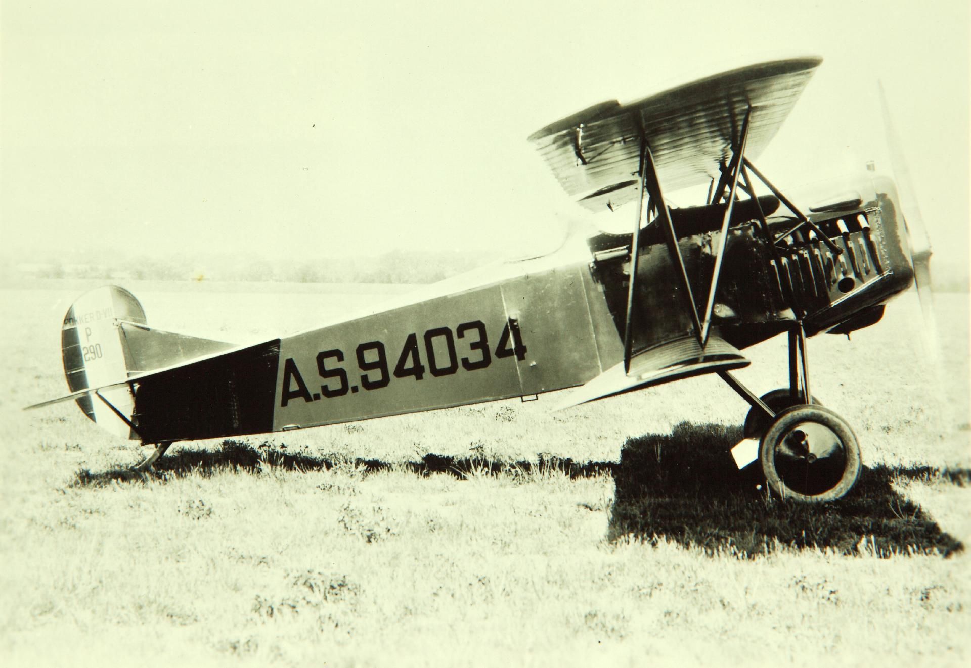 Naam: F D.VII USAAC A94034 P290 tweezits.jpg
Bekeken: 881
Grootte: 239,3 KB