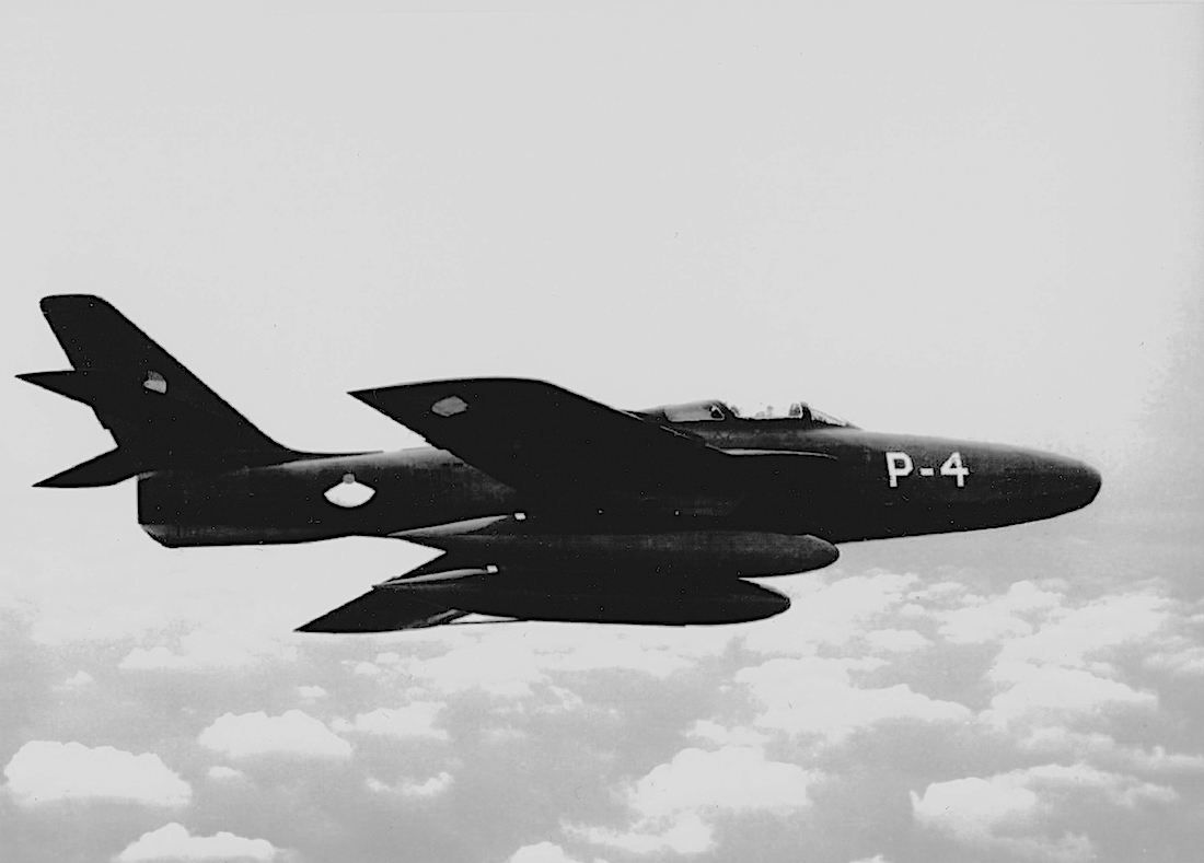 Naam: Foto 152. 'P-4'. Republic RF-84F Thunderflash, kopie 1100.jpeg
Bekeken: 1485
Grootte: 327,7 KB