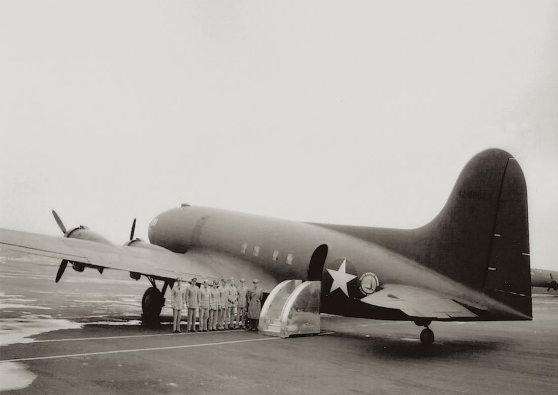 Naam: Foto 606. Boeing C-75. Civil SA-307B Stratoliner. 42-88623, naam toestel %22Cherokee%22, kopie 1.jpg
Bekeken: 586
Grootte: 53,5 KB