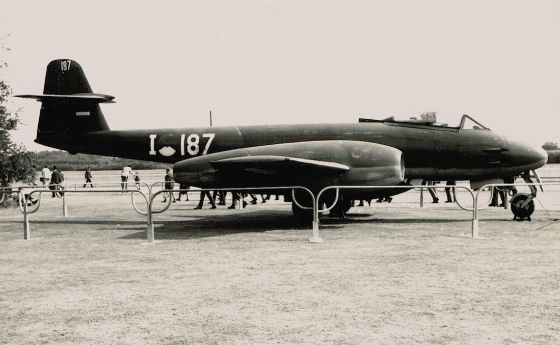 Naam: Foto 153. 'I-187'. Gloster Meteor FMk. 8, kopie 1100.jpg
Bekeken: 1478
Grootte: 91,4 KB